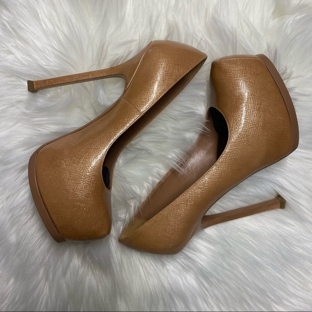YSL Yves Saint Laurent Tribtoo Pump